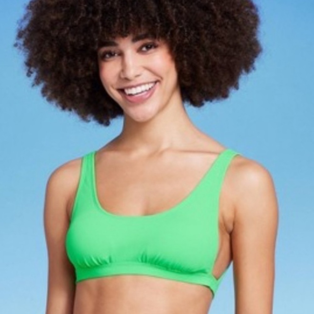 SIMPLE GREEN SWIMSUIT TOP